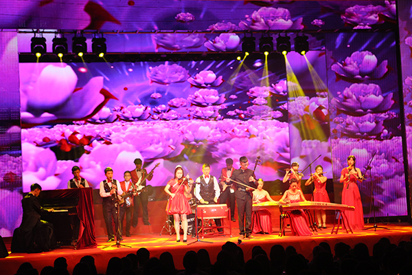 如何通過(guò)演藝活動(dòng)推動(dòng)人文發(fā)展